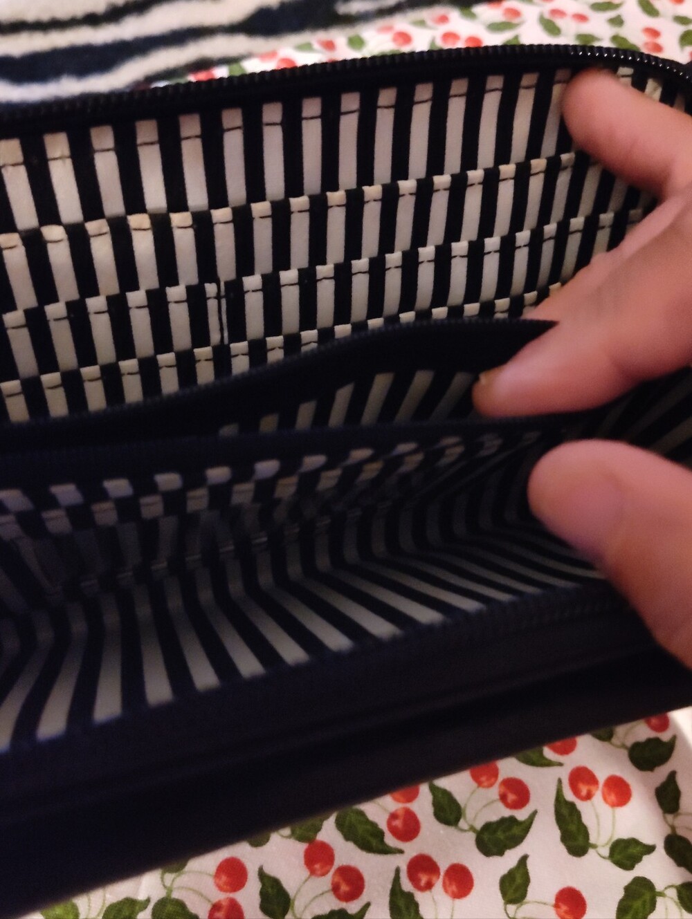 Betsey Johnson Luv Betsey Black & White Striped Women’s Crossbody - Picture 3 of 6